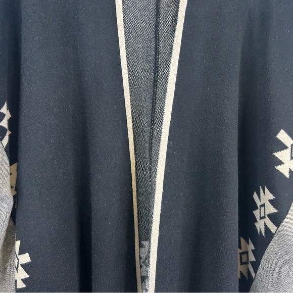 Warm & Cozy L Elegant Black Gray Women's Poncho Geometric Design Southwestern - Picture 5 of 12